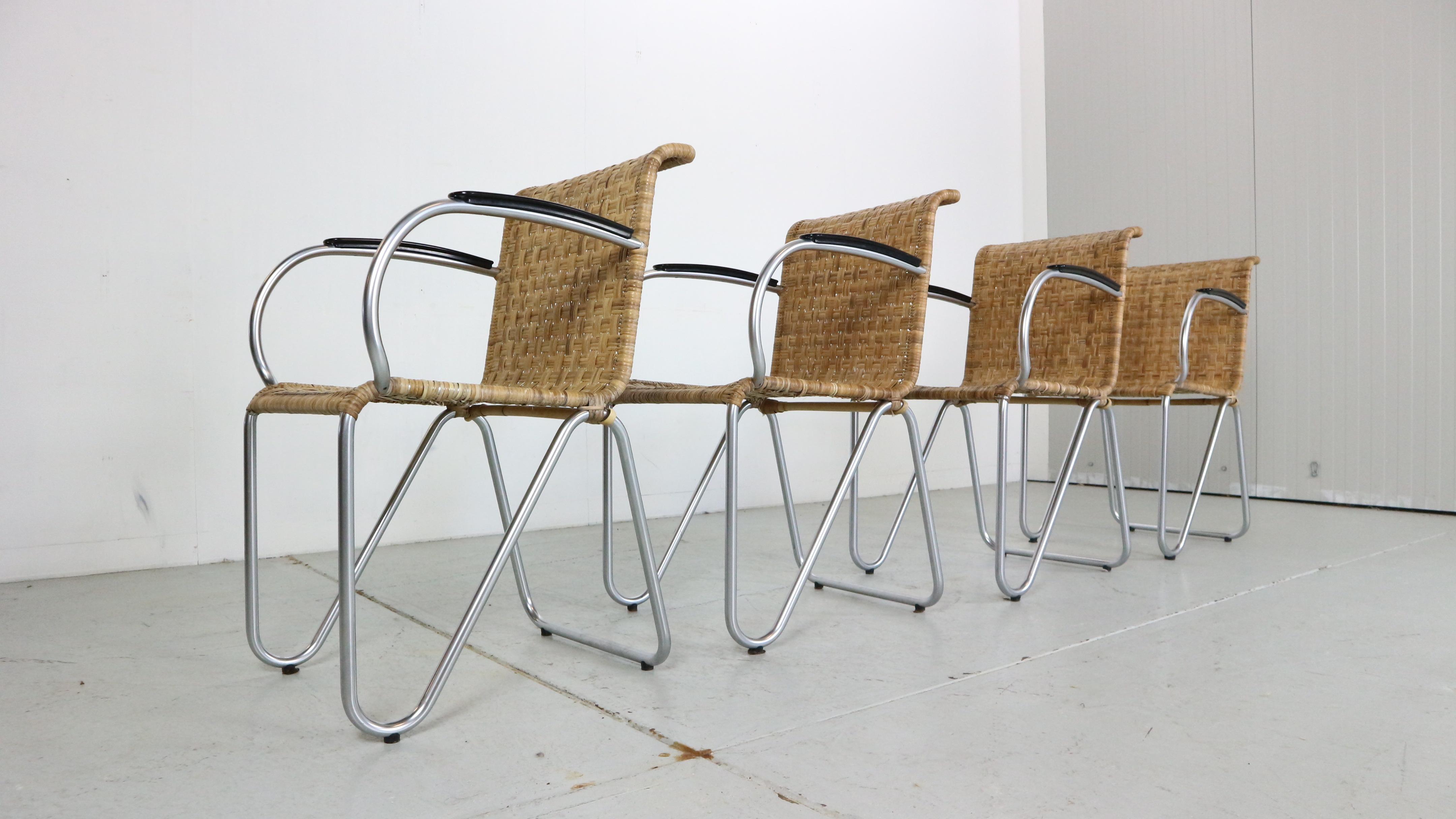 Néerlandais Gispen - Ensemble de 4 fauteuils diagonaux en osier et cadre à tubes, design néerlandais des années 1930 en vente