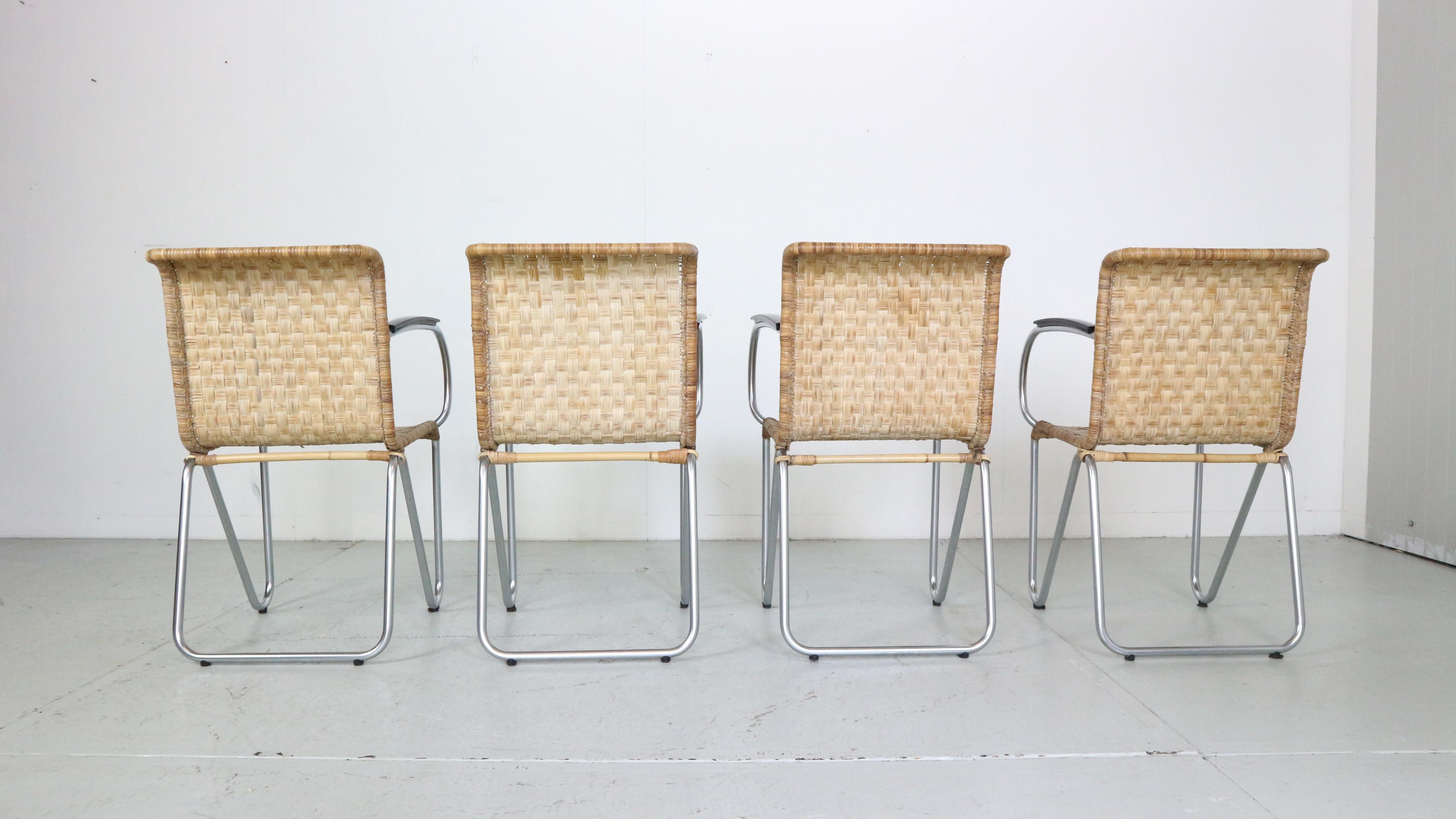Acier Gispen - Ensemble de 4 fauteuils diagonaux en osier et cadre à tubes, design néerlandais des années 1930 en vente