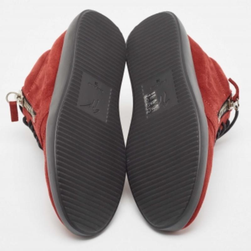 Donna Gisueppe Zanotti, scarpe da ginnastica basse con doppia zip in camoscio rosso, taglia 38 in vendita