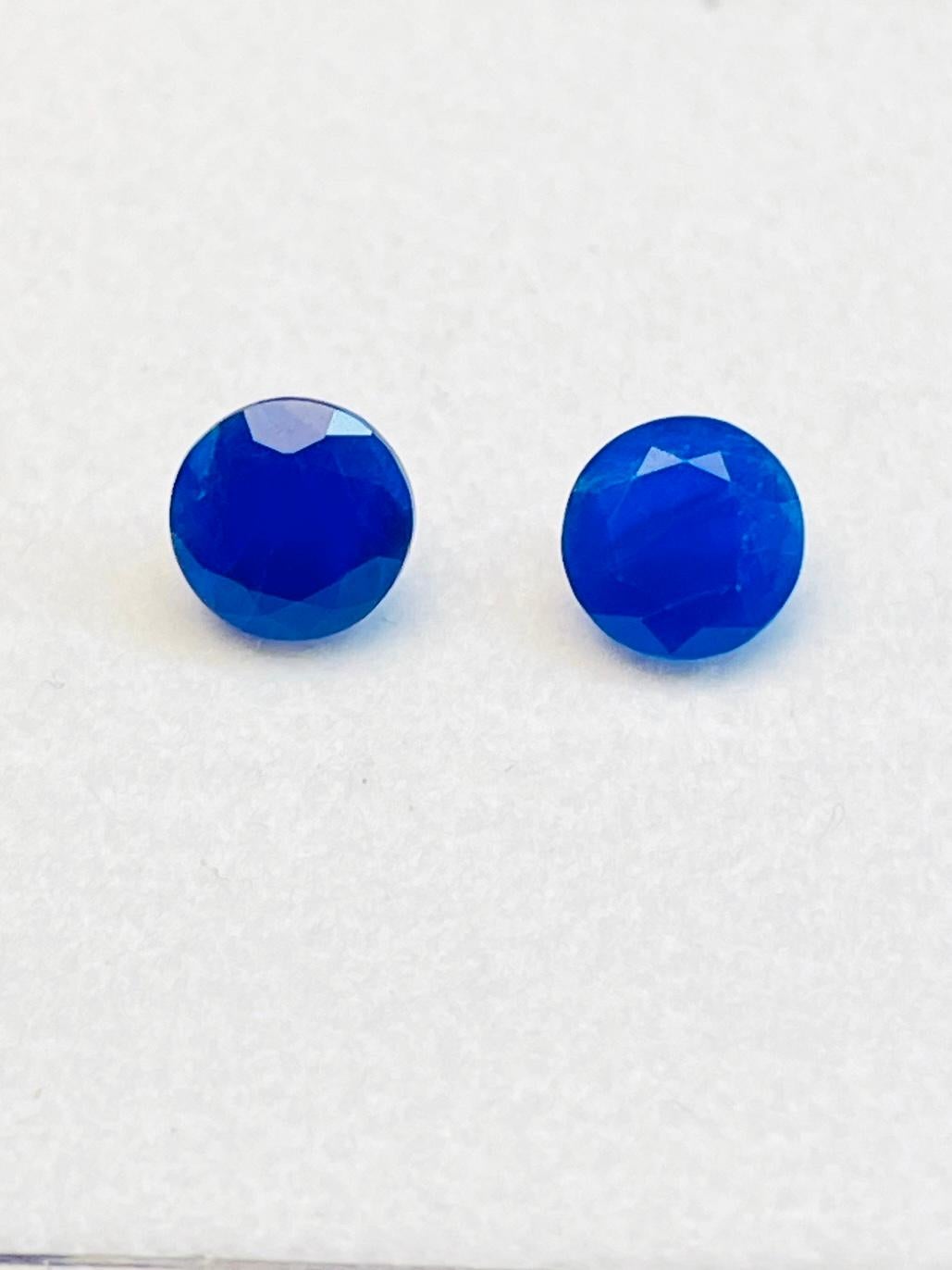 Paire rare Hauyne naturel de 0,72 carats de couleur bleu foncé certifié GIT en vente 1