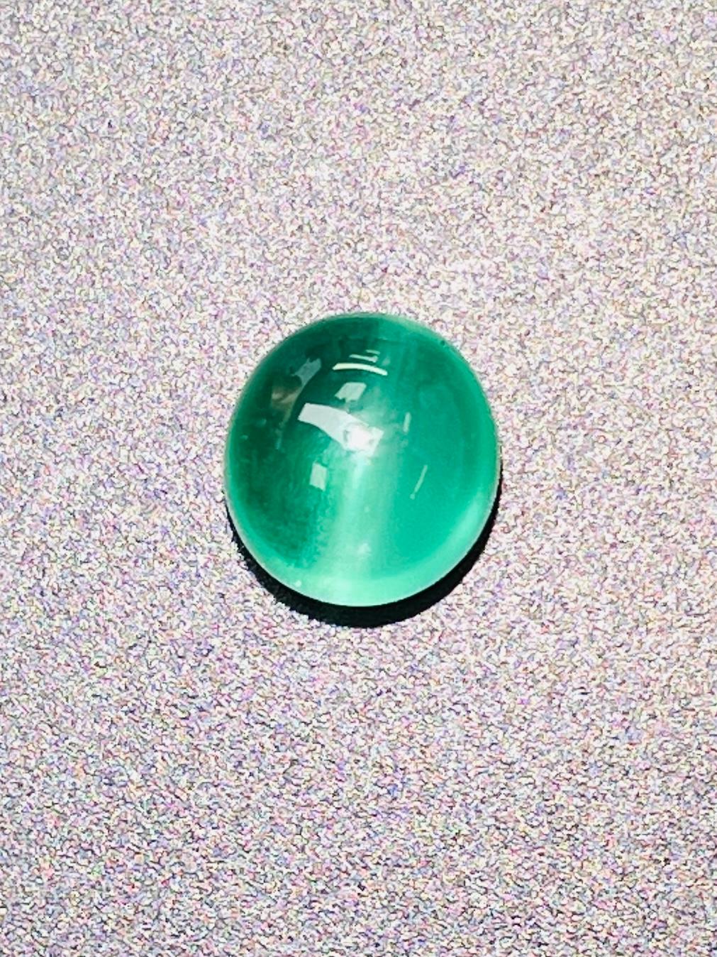 4,12 Karat GIA-Zertifikat Natürlicher Smaragd Katzenauge Brasilien Reinste Augenqualität (Cabochon) im Angebot