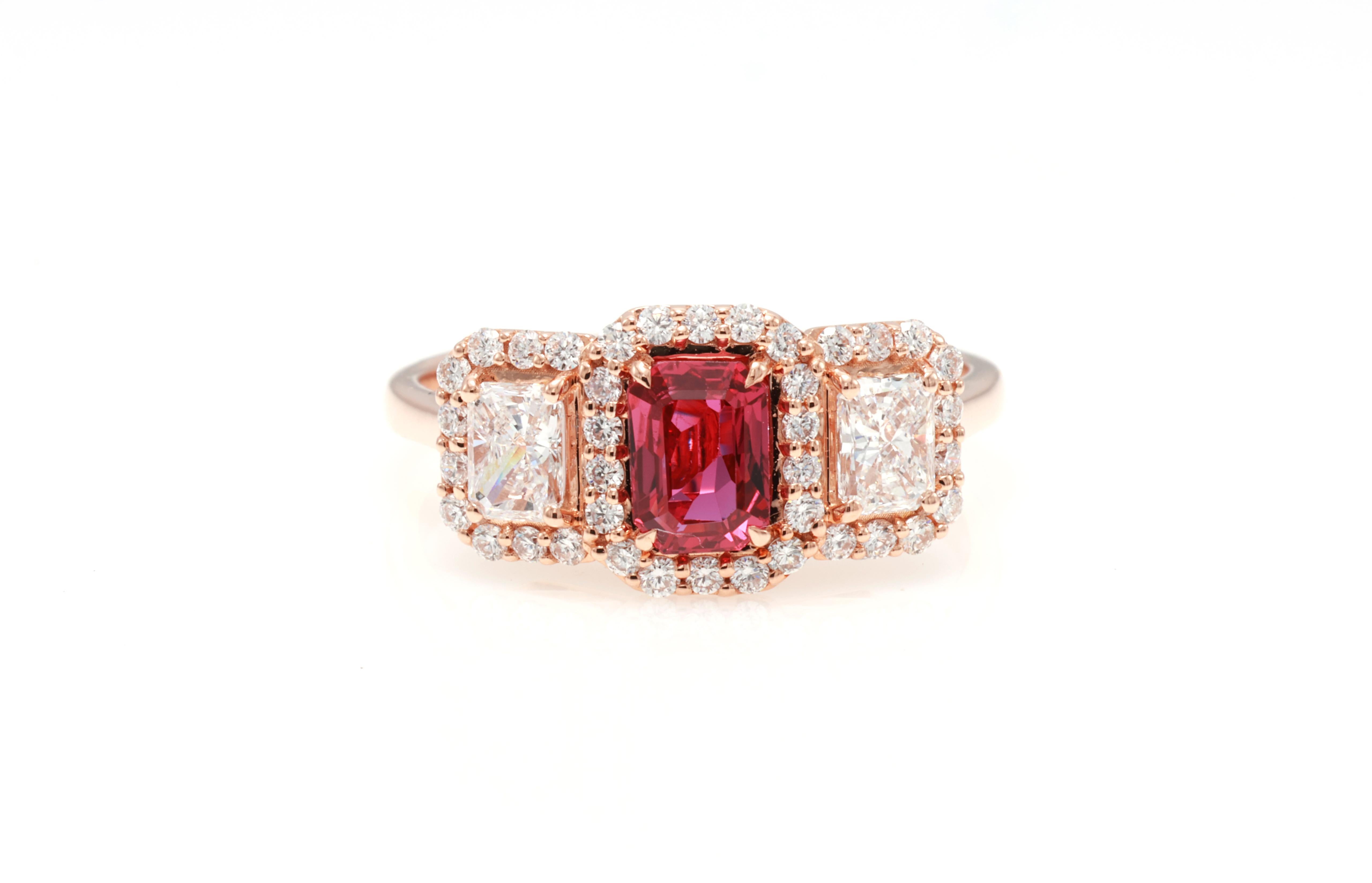 Taille octogone Bague en diamant certifié GIT de 0,67 carat en rubis rouge naturel en vente