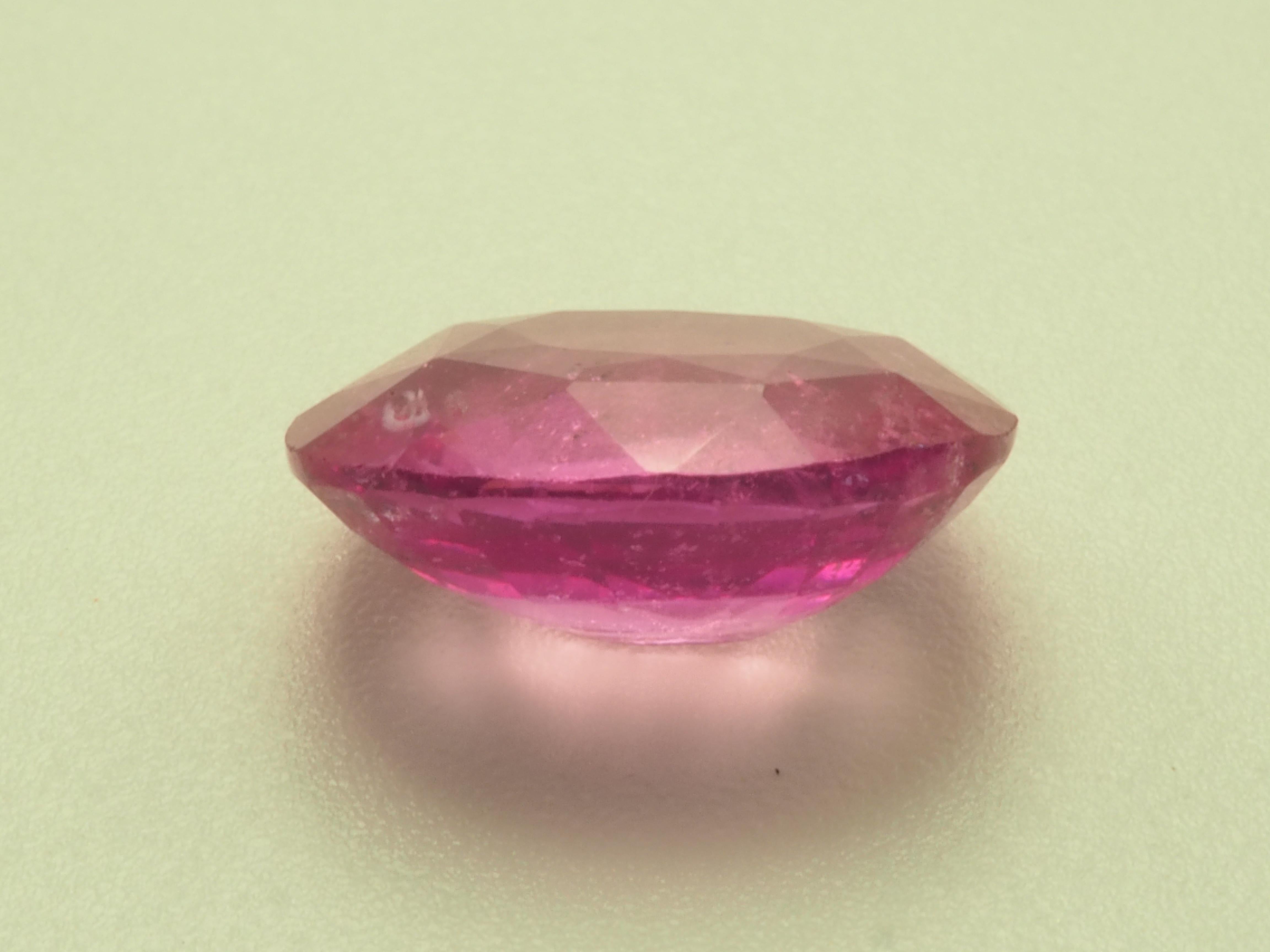 Oval Cut GIT Certified 2.47ct Oval Pink Sapphire, 9.24x7.44x4.09 mm For Sale