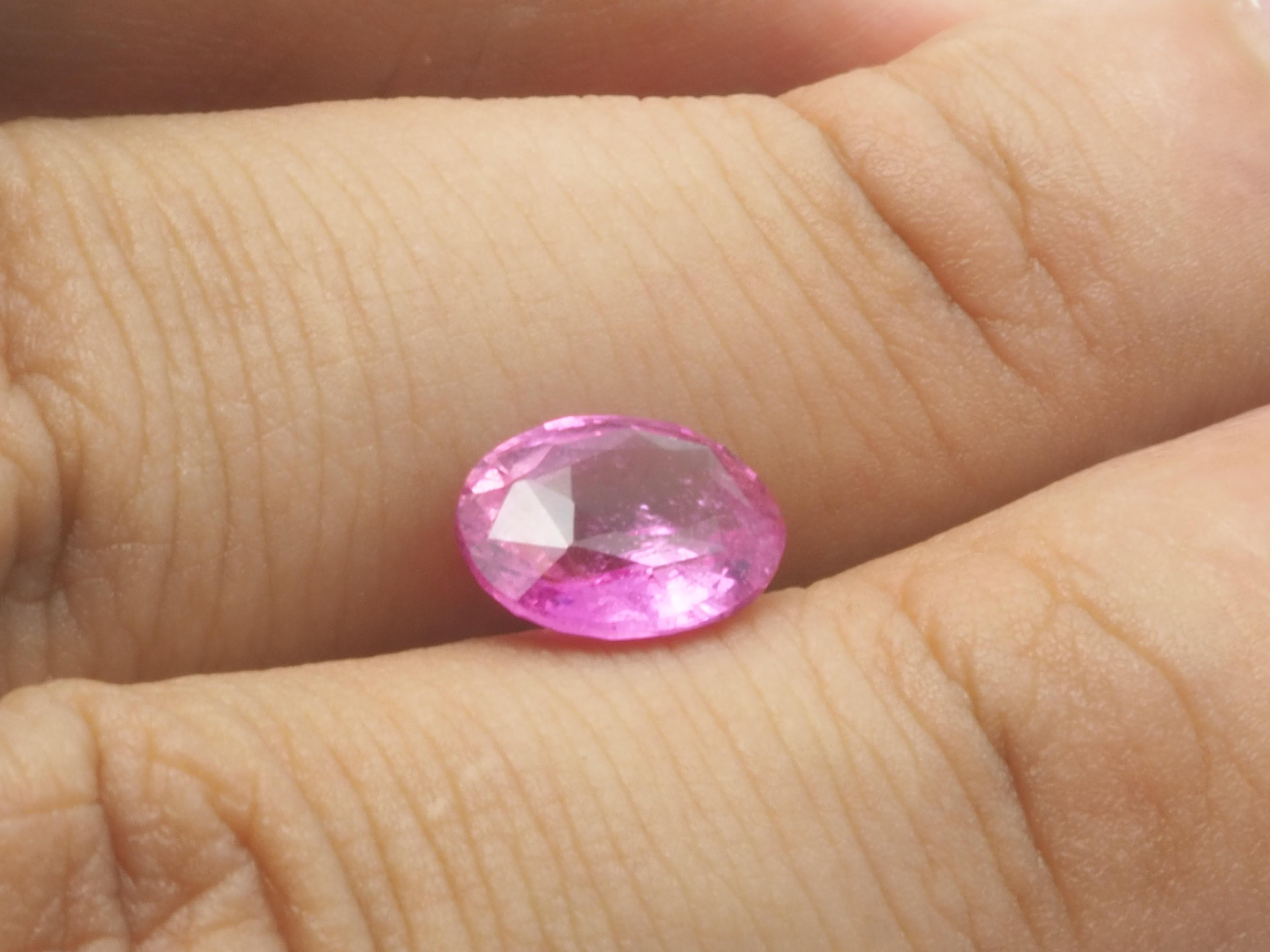 GIT Certified 2.47ct Oval Pink Sapphire, 9.24x7.44x4.09 mm For Sale 1