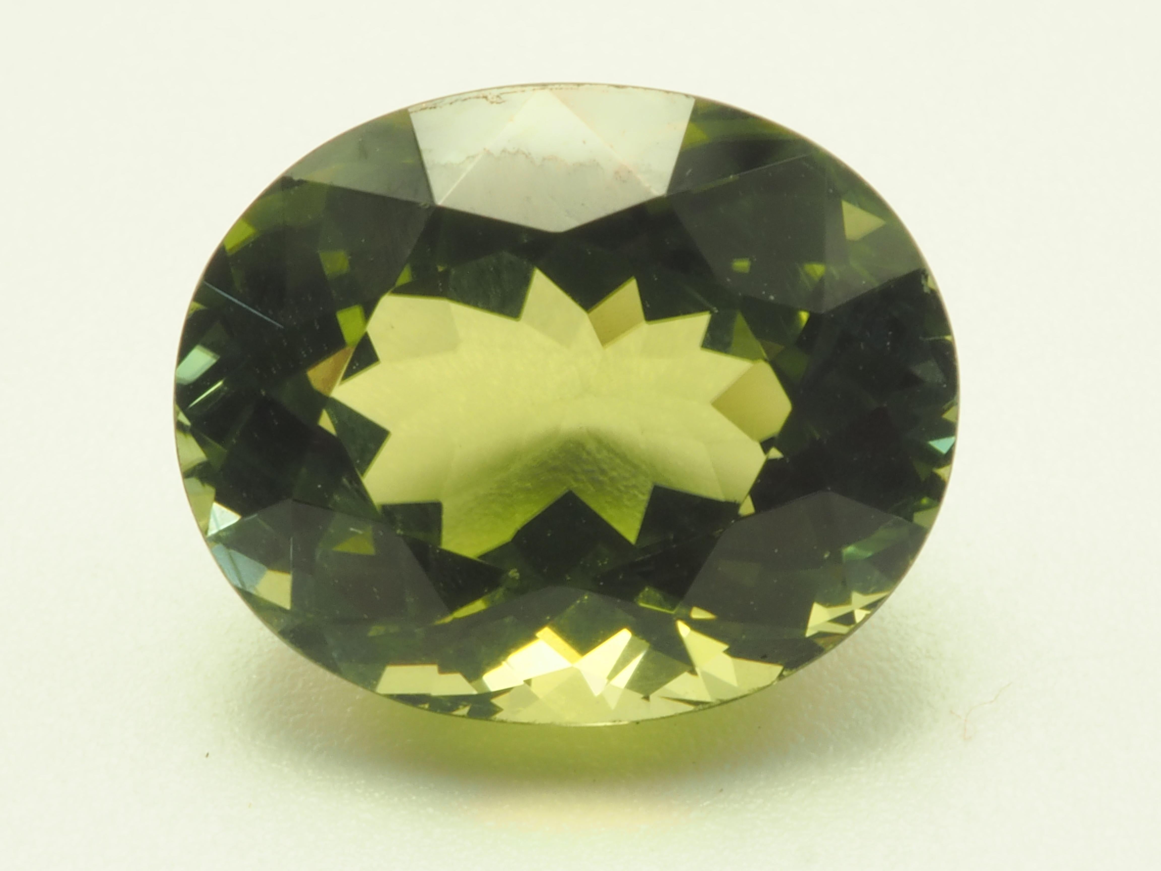 GIT Certified 4.37ct Oval Olive Green Tourmaline, Eye Clean, 11.13x9.12x6.59 mm For Sale 1