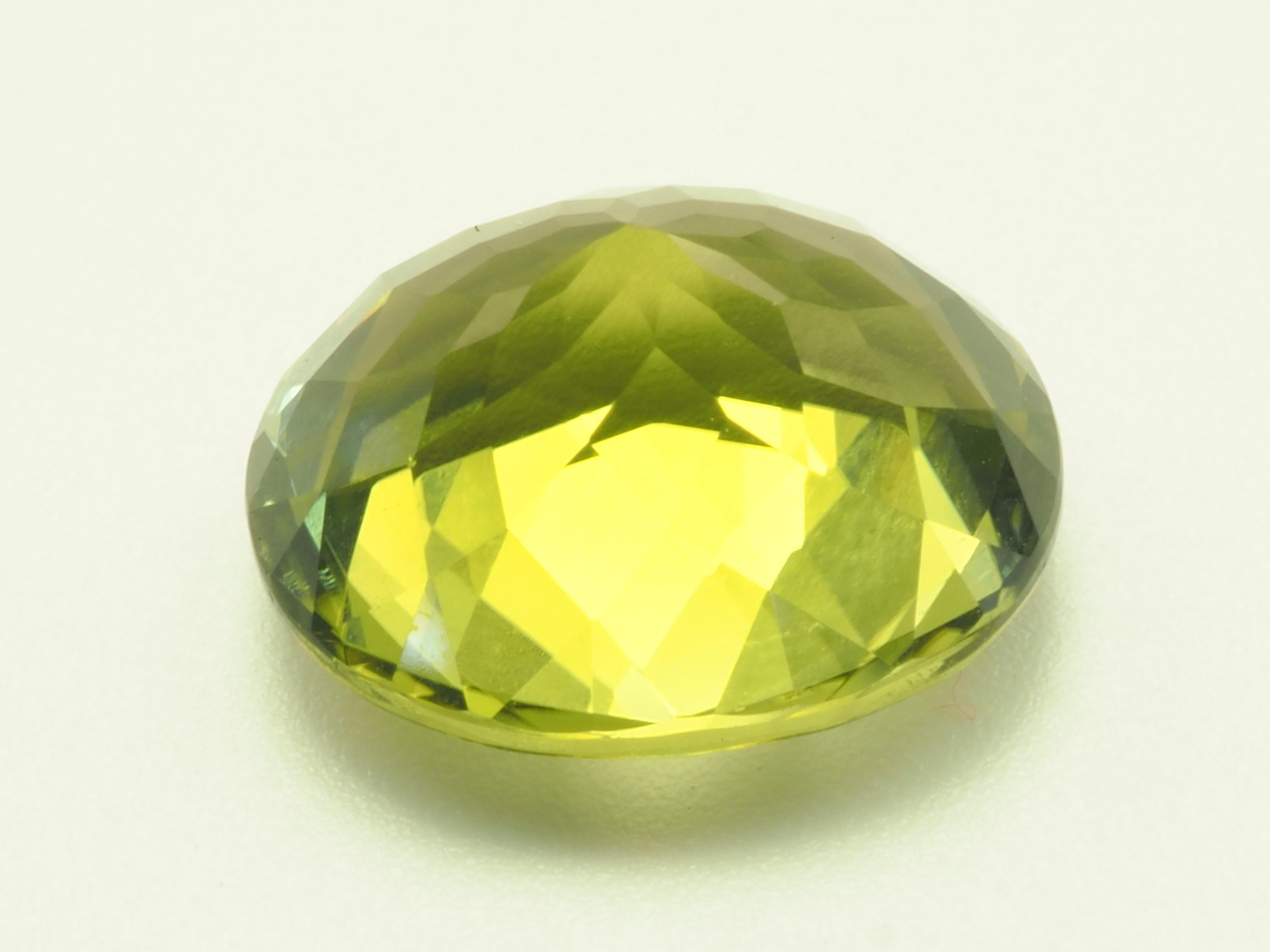 GIT Certified 4.37ct Oval Olive Green Tourmaline, Eye Clean, 11.13x9.12x6.59 mm For Sale 2