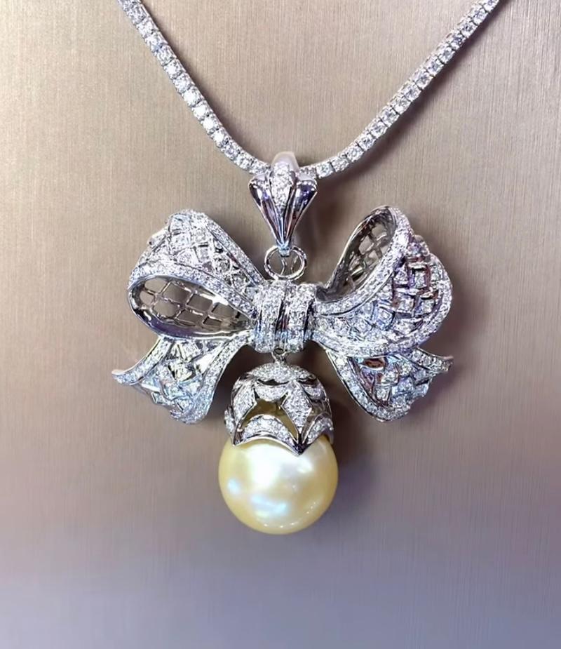 GIT Certified Golden South Sea Pearl  2.14 Ct Diamonds 18k Gold Brooch/Pendant For Sale 1