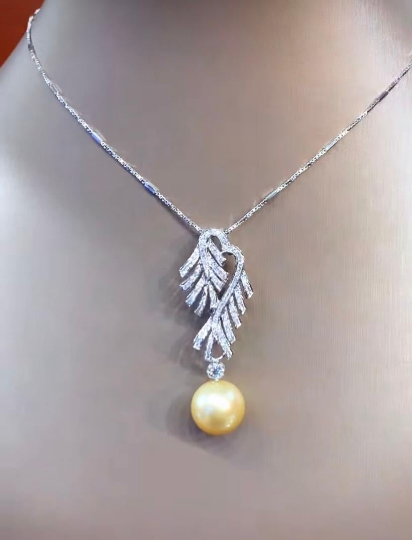 da uomo o donna Ciondolo in oro 18 carati con diamanti e perle dei mari del sud certificati GIT in vendita