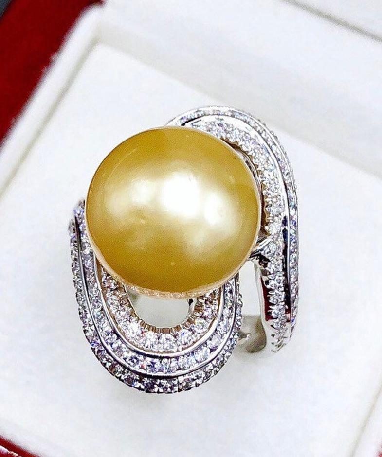 An exquisite Golden South Sea Pearl and Diamonds ring, exude a captivating elegance and sophistication.
This ring feature  lustrous Golden South Sea Pearl , that possess a radiant glow, symbolizing luxury and opulence. Sparkling diamonds , add a