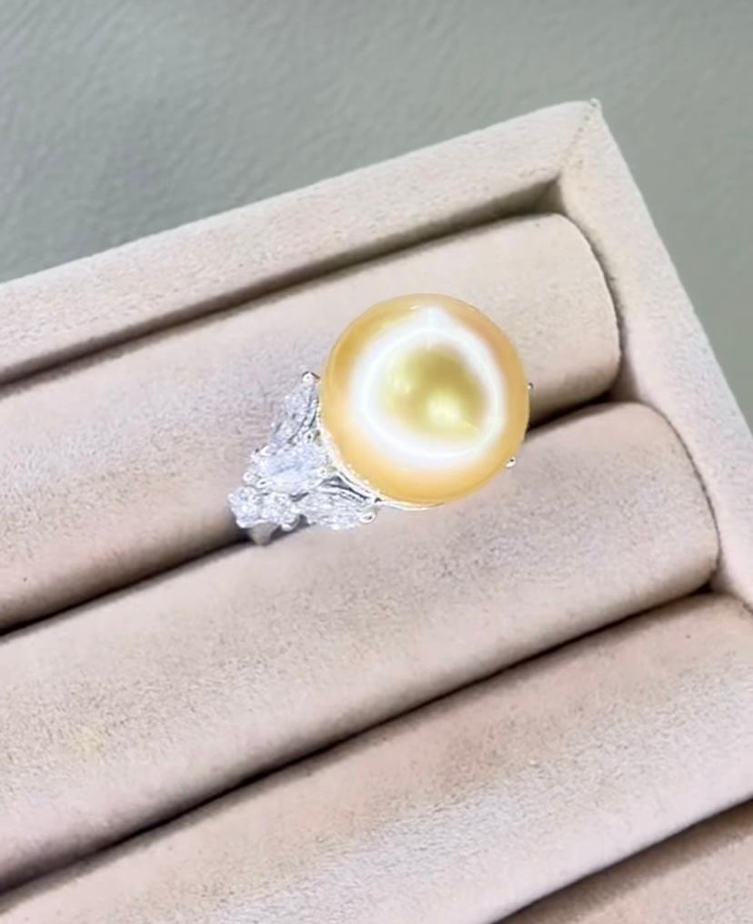 Women's or Men's GIT Certified Golden South Sea Pearl Diamonds 18k Gold Ring For Sale
