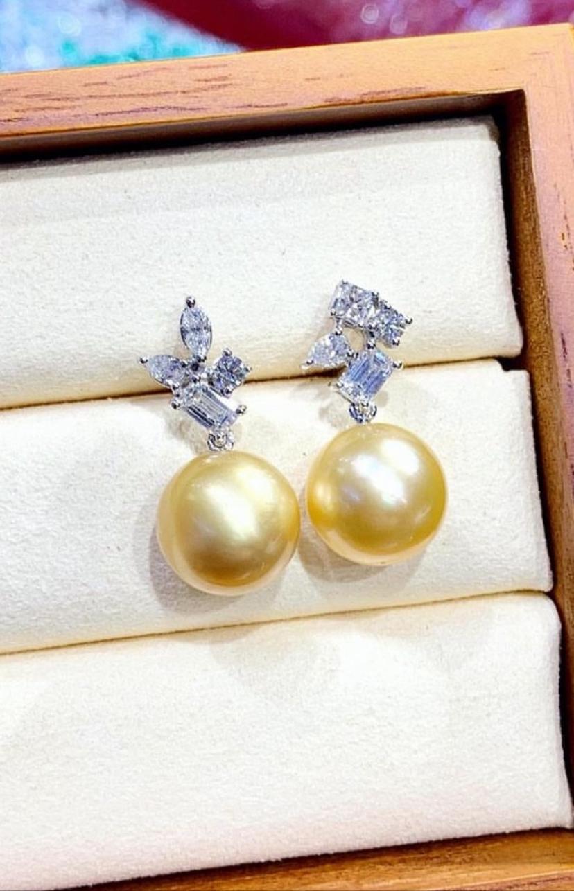 Elevate your look with this sophisticates pair of Golden South Sea Perls and Diamonds earrings , and adds a touch of glamour and charm on your outfit. 
Pearls are perfect for every days but also for events, party, wedding.
Stunning earrings come in