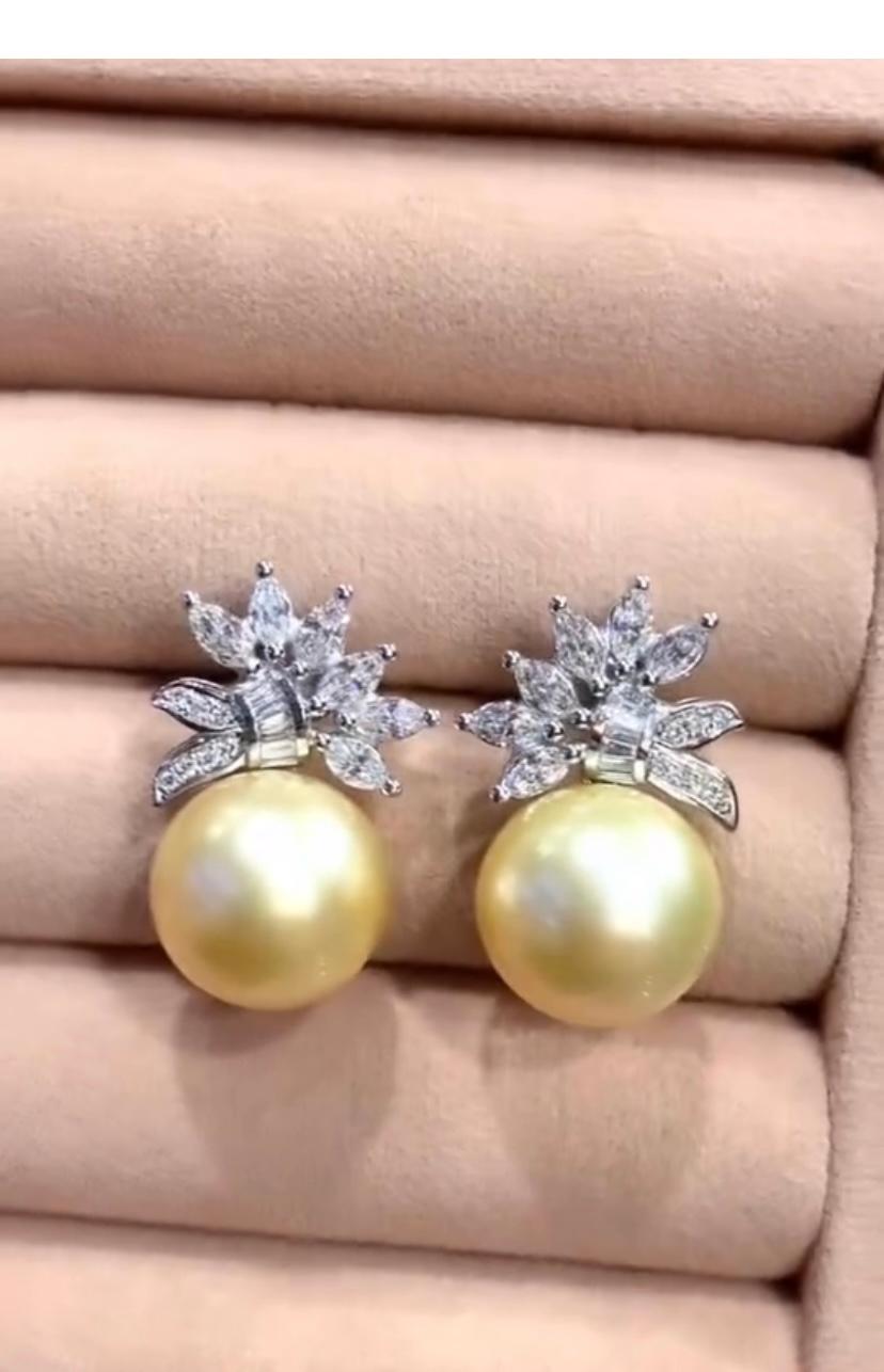 Taglio rotondo Orecchini d'oro certificati GIT con perle dei mari del sud e diamanti in oro 18 carati in vendita