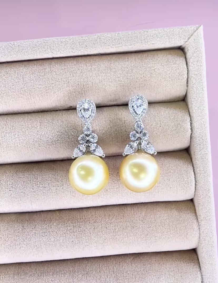 Round Cut GIT Certified Golden South Sea Pearls Diamonds 18k Gold Earrings For Sale