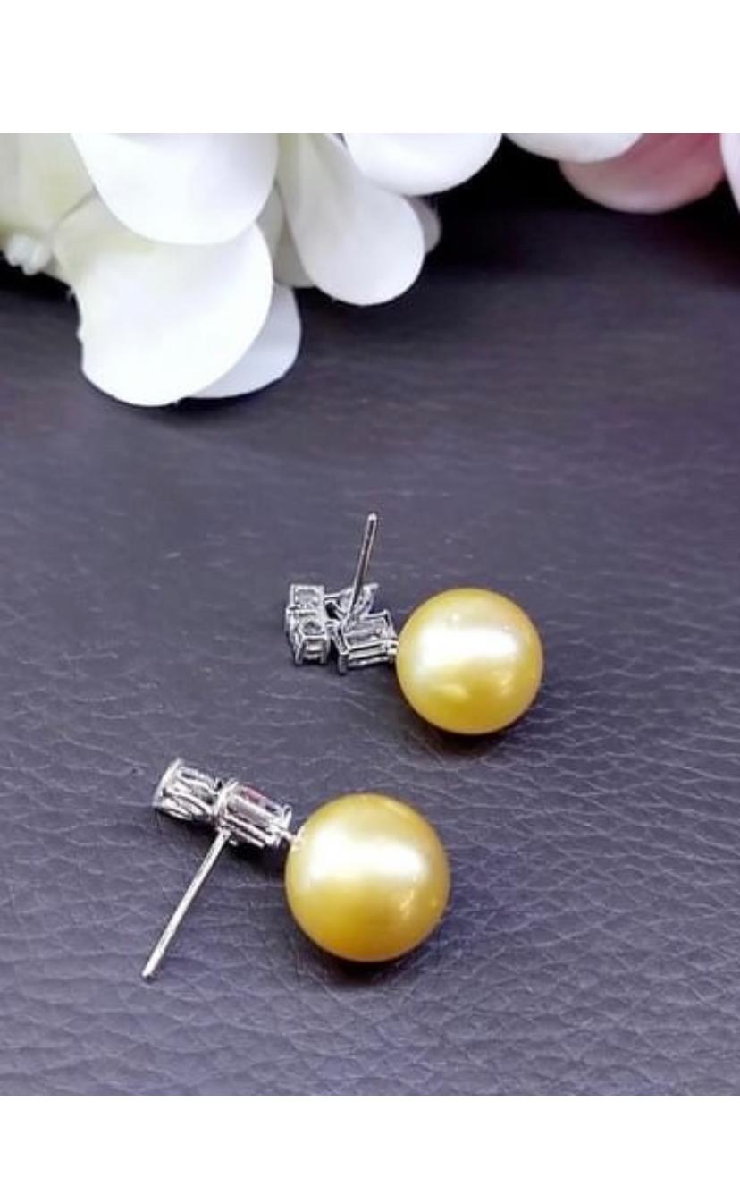 Women's GIT Certified Golden South Sea Pearls Diamonds 18K Gold Earrings For Sale