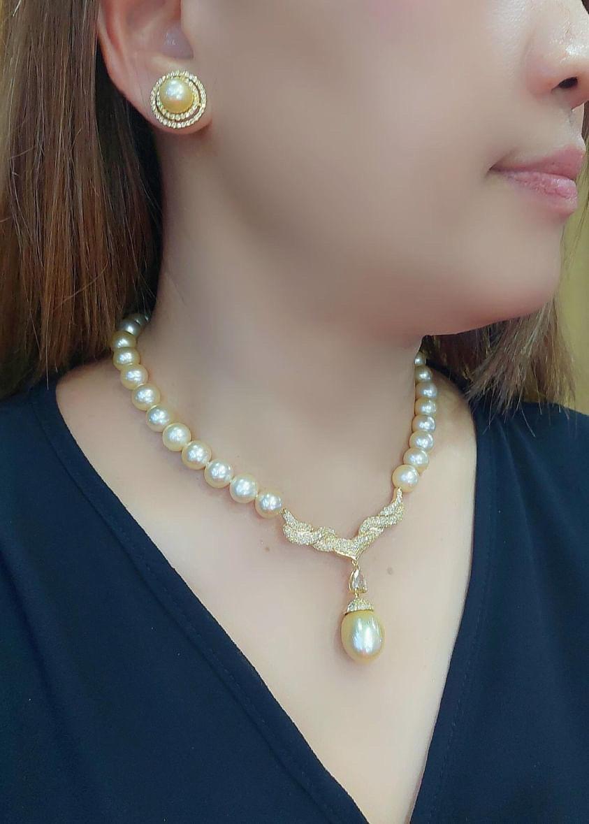 Women's GIT Certified Golden South Sea Pearls Fancy Yellow Diamonds 18K Gold Earrings For Sale