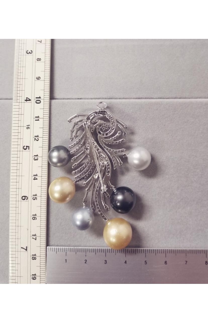 GIT Certified Golden White South Sea Tahitian Pearls Diamonds 18K Gold Brooch For Sale 2