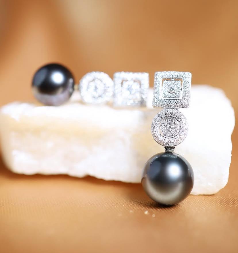 Orecchini in oro 18 carati con perle e diamanti certificati GIT In condizioni Nuovo in vendita a New Delhi, Delhi