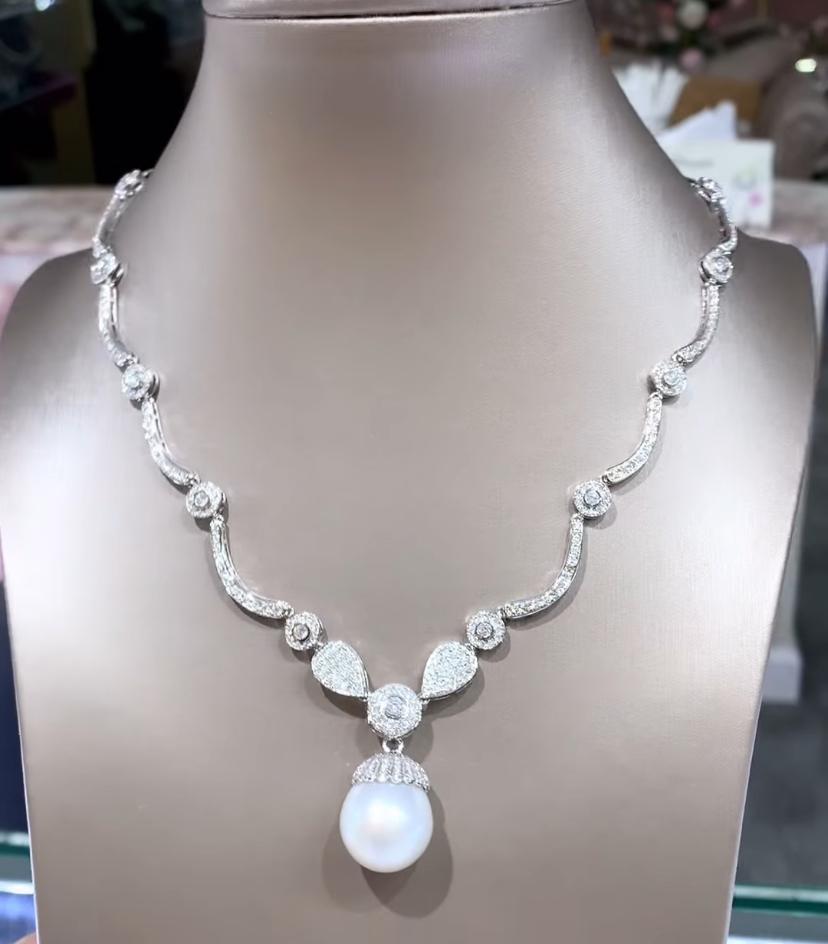 Taille ronde Collier en or 18 carats avec perles des mers du Sud certifiées GIT et diamants 4,14 carats en vente