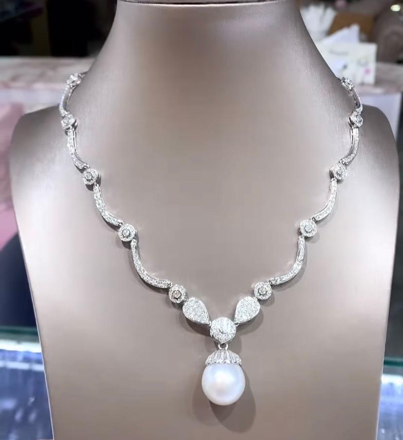Collier en or 18 carats avec perles des mers du Sud certifiées GIT et diamants 4,14 carats Pour femmes en vente