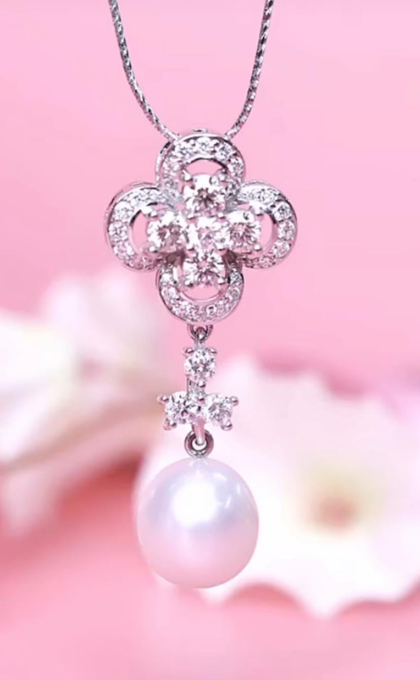 An exclusive South Sea Pearl and Diamonds pendant .
Add a touch of charm and class on your look.
Stunning pendant come in 18k gold with a lustrous South Sea Pearl of 13mm, fine quality , perfect surface and shape , spectacular pure white color , and