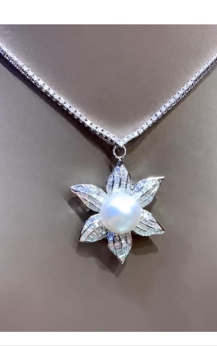 Taglio rotondo Ciondolo in oro 18K con diamanti e perle dei mari del sud certificati GIT in vendita