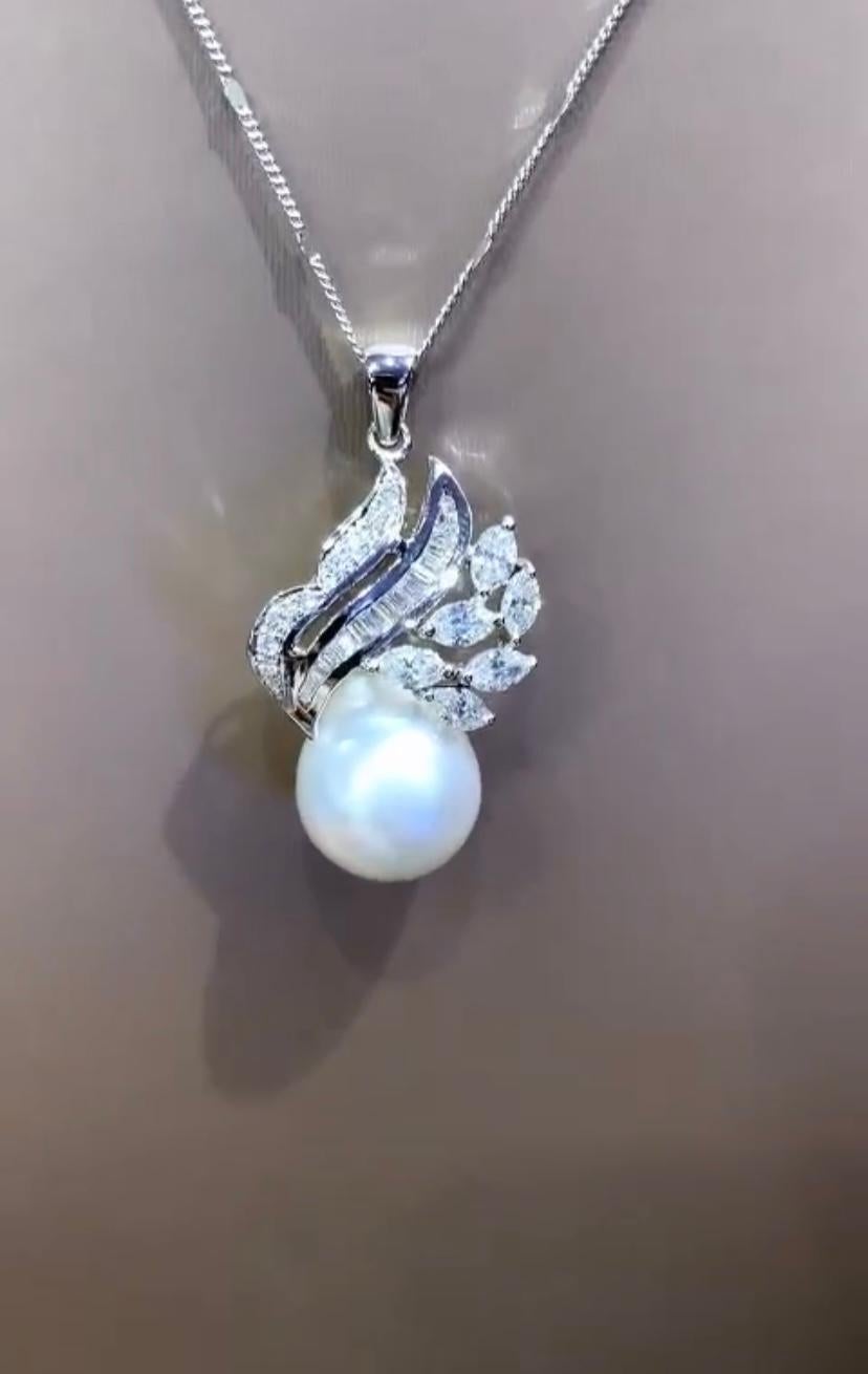 Women's GIT Certified South Sea Pearl  Diamonds  18K Gold Pendant  For Sale