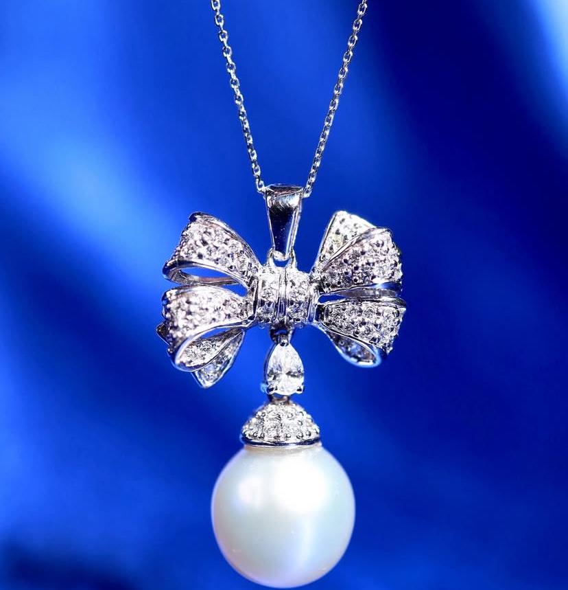 Pendentif en or 18 carats avec perles des mers du Sud certifiées GIT et diamants Pour femmes en vente