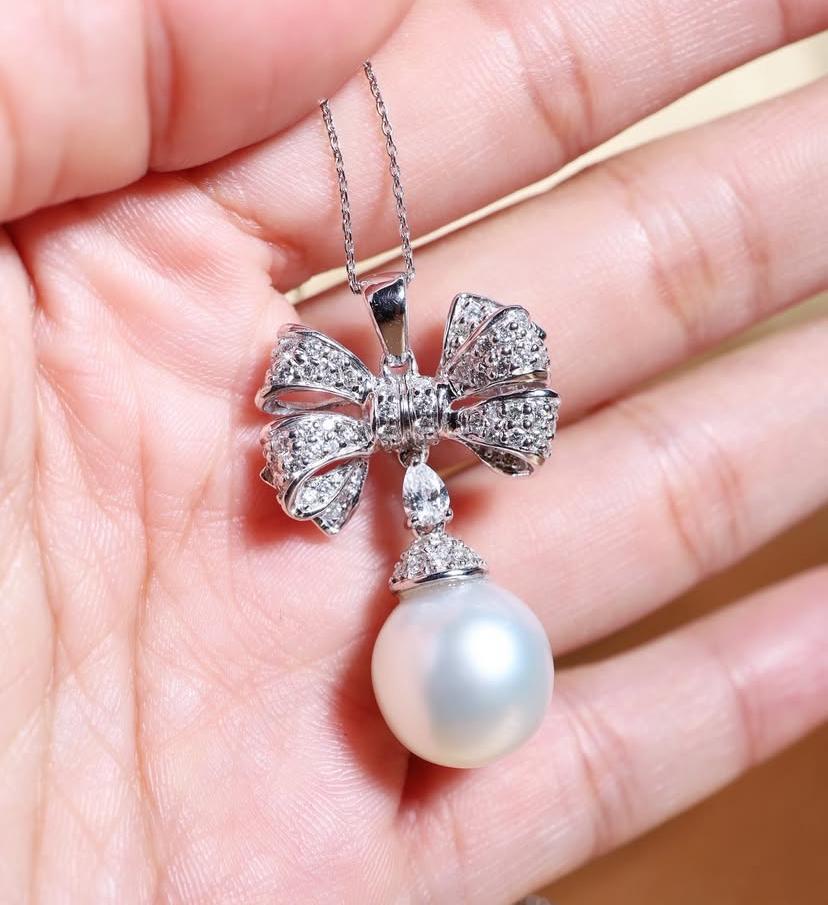 Pendentif en or 18 carats avec perles des mers du Sud certifiées GIT et diamants en vente 1