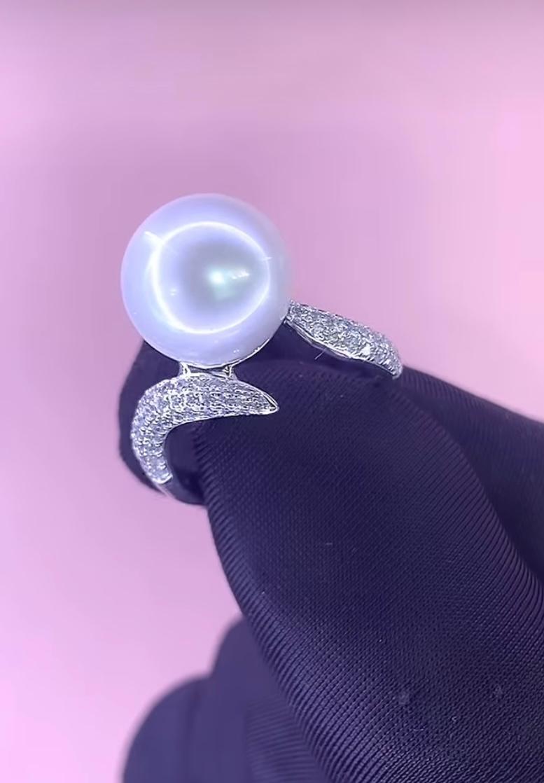 Taglio rotondo Anello con diamanti di perle dei mari del sud certificati GIT in oro 18 carati in vendita