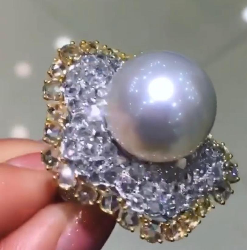 Anello con diamanti di perle dei mari del sud certificati GIT in oro 18 carati in vendita 3