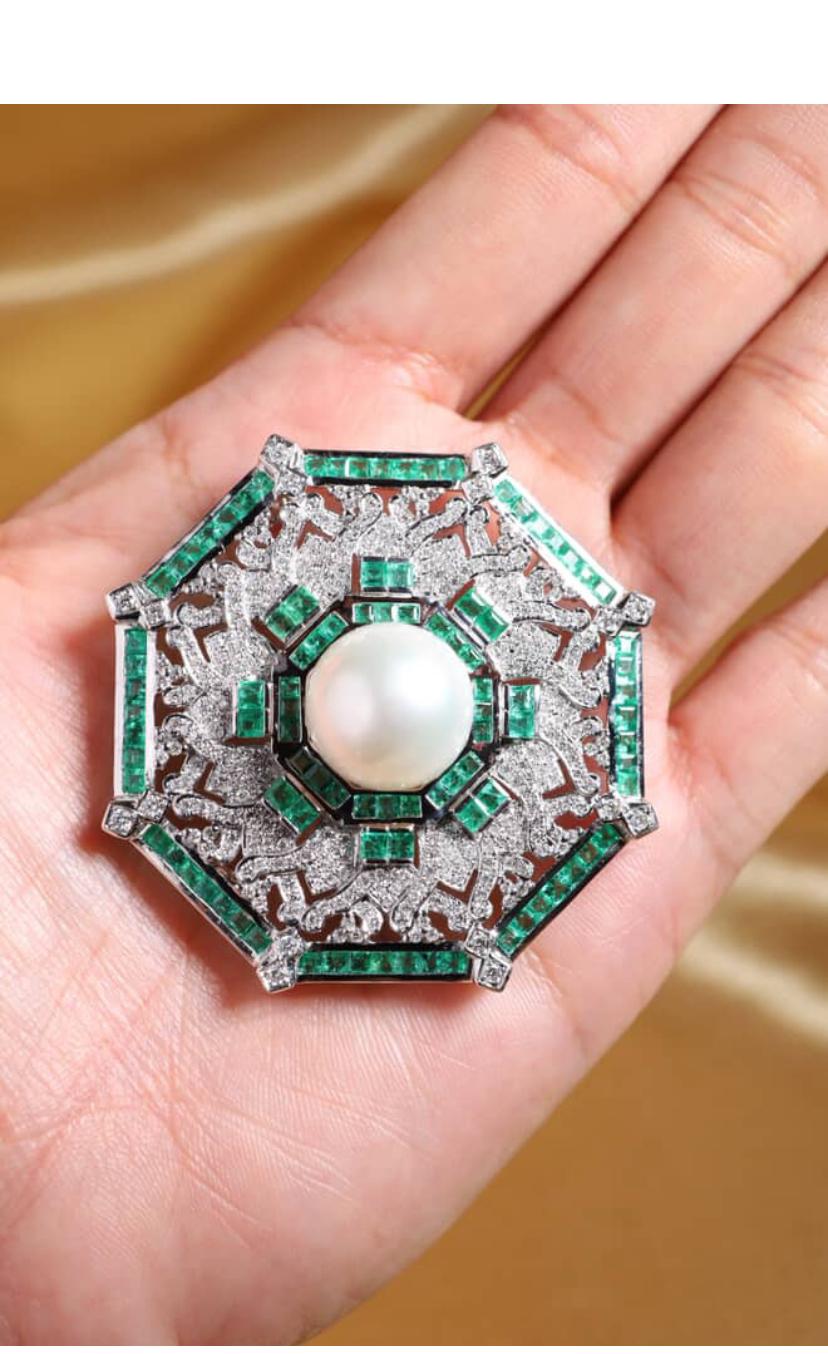 GIT Certified Südsee Perle Diamanten Smaragde 18K Gold Brosche/Anhänger (Gemischter Schliff) im Angebot