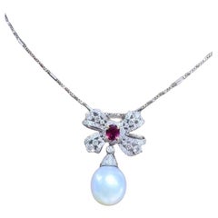 Pendentif en or 18 carats avec perles des mers du Sud certifiées GIT, diamants et rubis Siam
