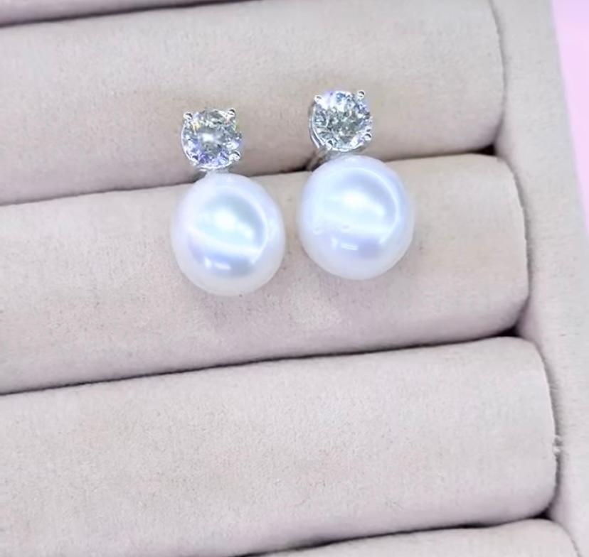 Women's GIT Certified South Sea Pearls 1.00 Carat Diamonds 18k Gold Earrings For Sale