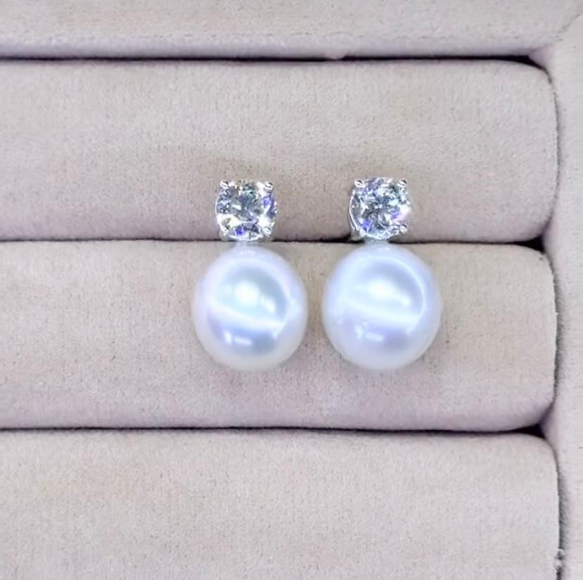 GIT Certified South Sea Pearls 1.00 Carat Diamonds 18k Gold Earrings For Sale 1