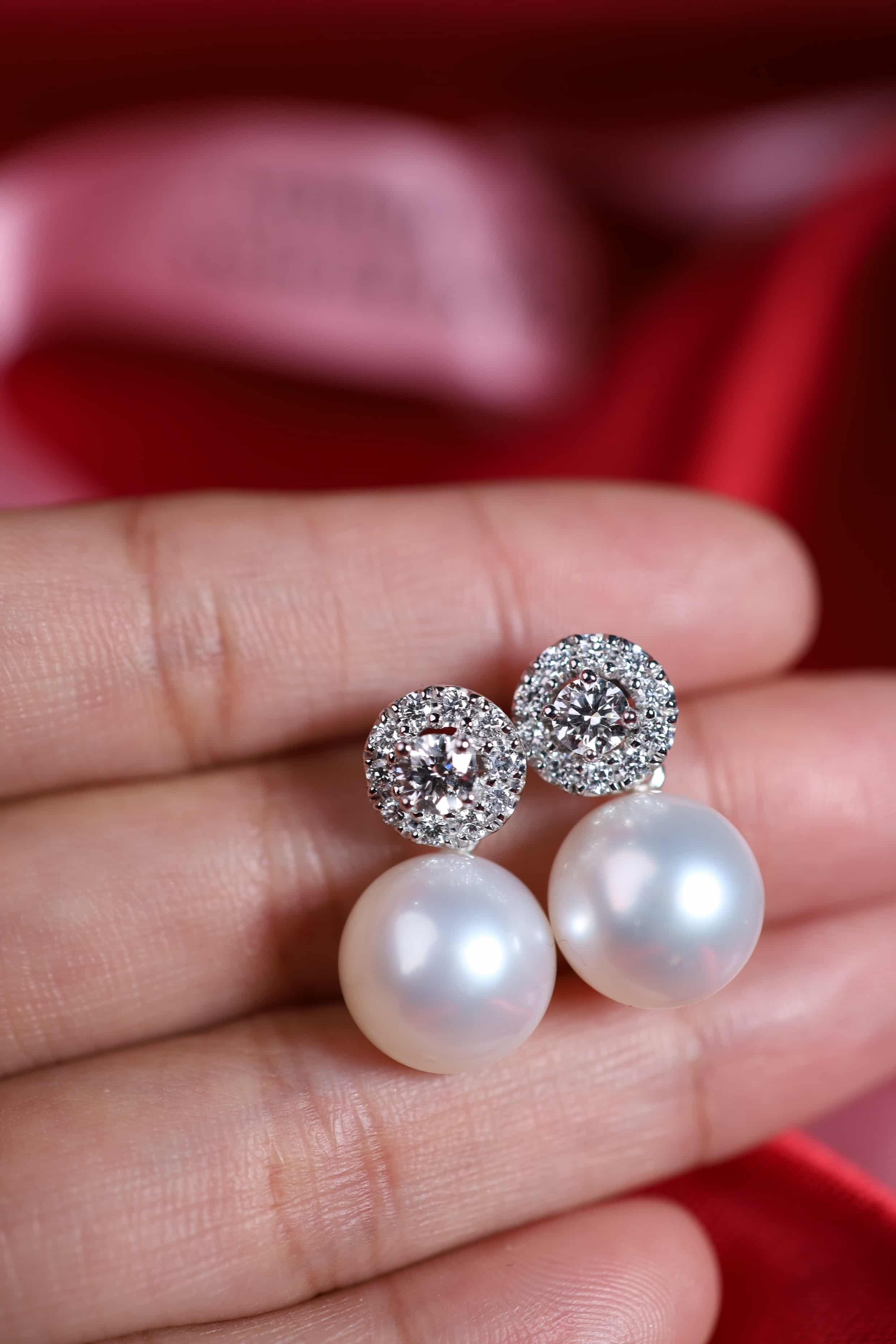 GIT Zertifizierte Südseeperlen 1,20 Karat Diamanten 18k Gold Ohrringe im Angebot 1