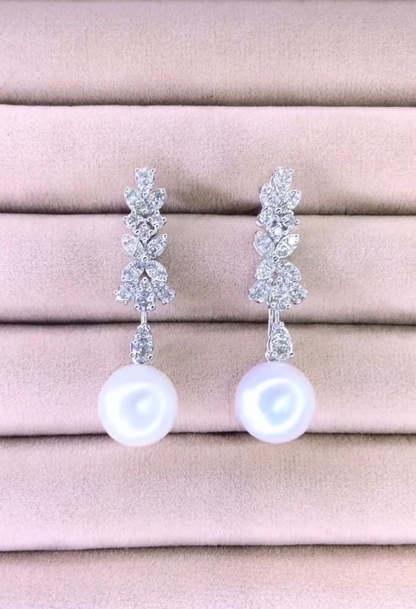Boucles d'oreilles en or 18 carats avec perles des mers du Sud certifiées GIT et diamants de 1,50 carat Pour femmes en vente