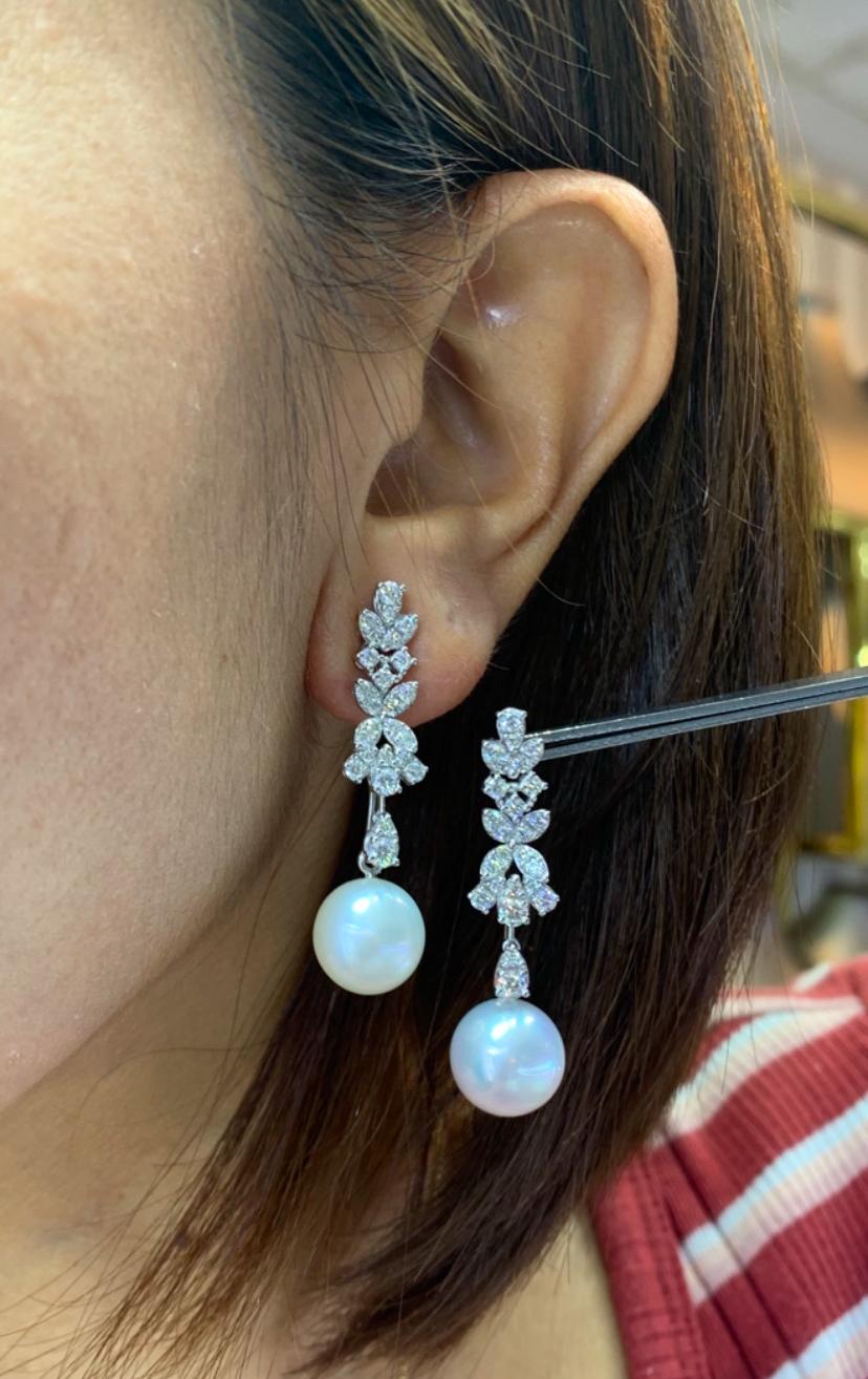 Boucles d'oreilles en or 18 carats avec perles des mers du Sud certifiées GIT et diamants de 1,50 carat en vente 1