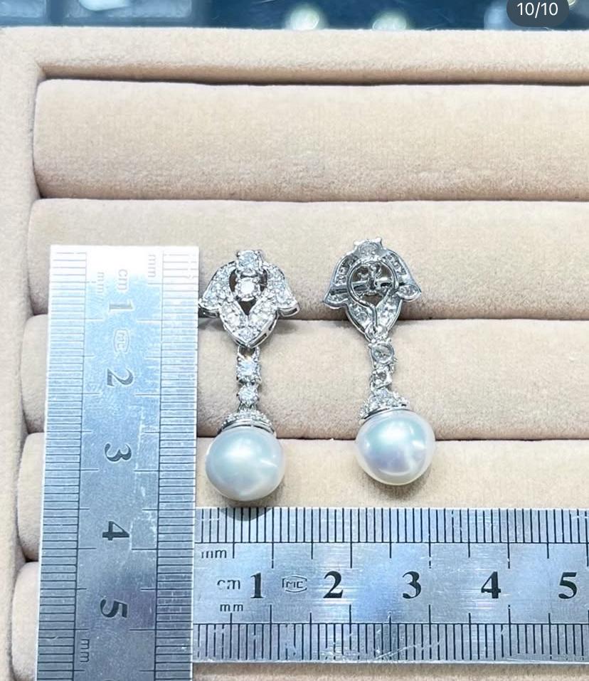 Orecchini in oro 18 carati con perle dei mari del sud certificate GIT e 2,00 carati di diamanti in vendita 7