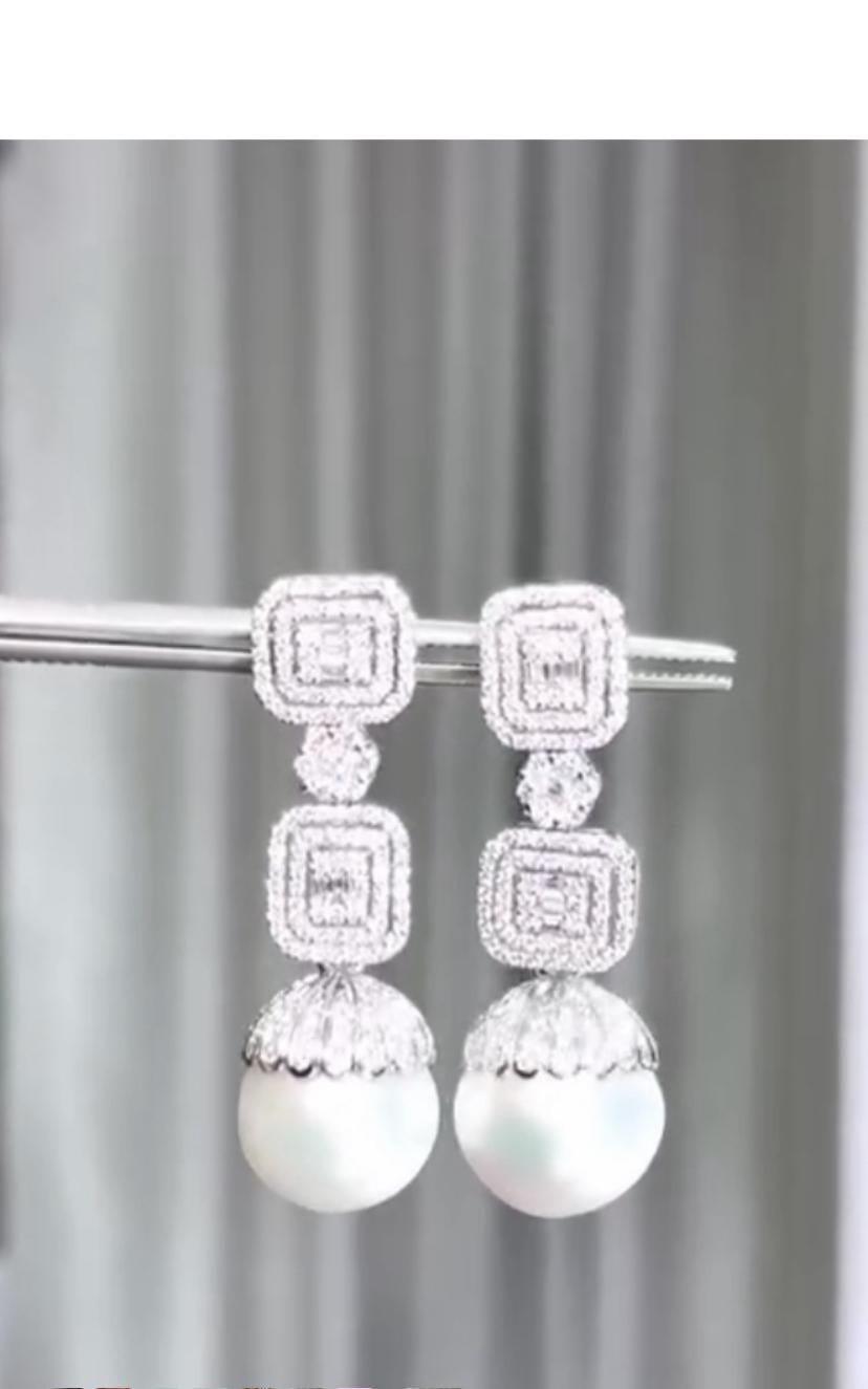 Un design exquis de perles des mers du Sud et de diamants en particulier, un design si élégant et raffiné.
Parez vous et ajoutez une touche de classe et de charme à votre look.
Magnifiques boucles d'oreilles en or 18k avec 2 perles des mers du Sud