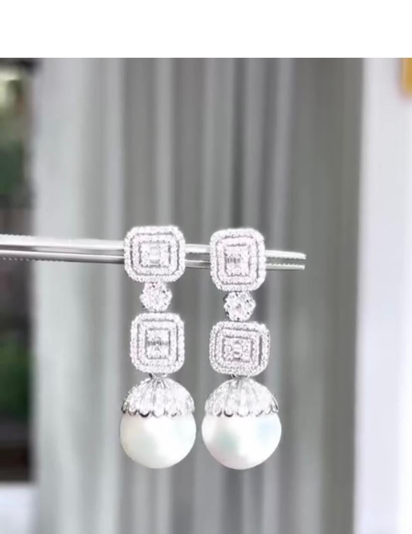 Taille ronde Boucles d'oreilles en or 18 carats GIT Certified South Sea Pearls 2.40 Ct Diamonds en vente