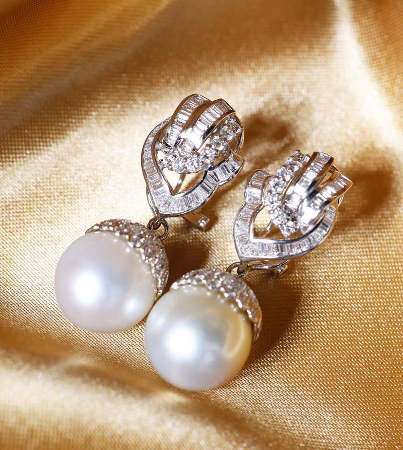 GIT Zertifizierte Südseeperlen 2,50 Karat Diamanten 18K Gold Ohrringe im Angebot 1