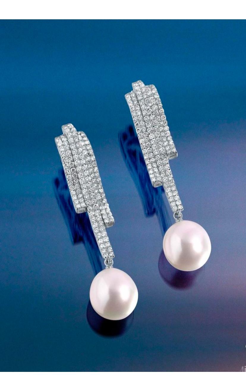 Women's GIT Certified South Sea Pearls  2.80 Ct Diamonds 18K Gold Earrings For Sale