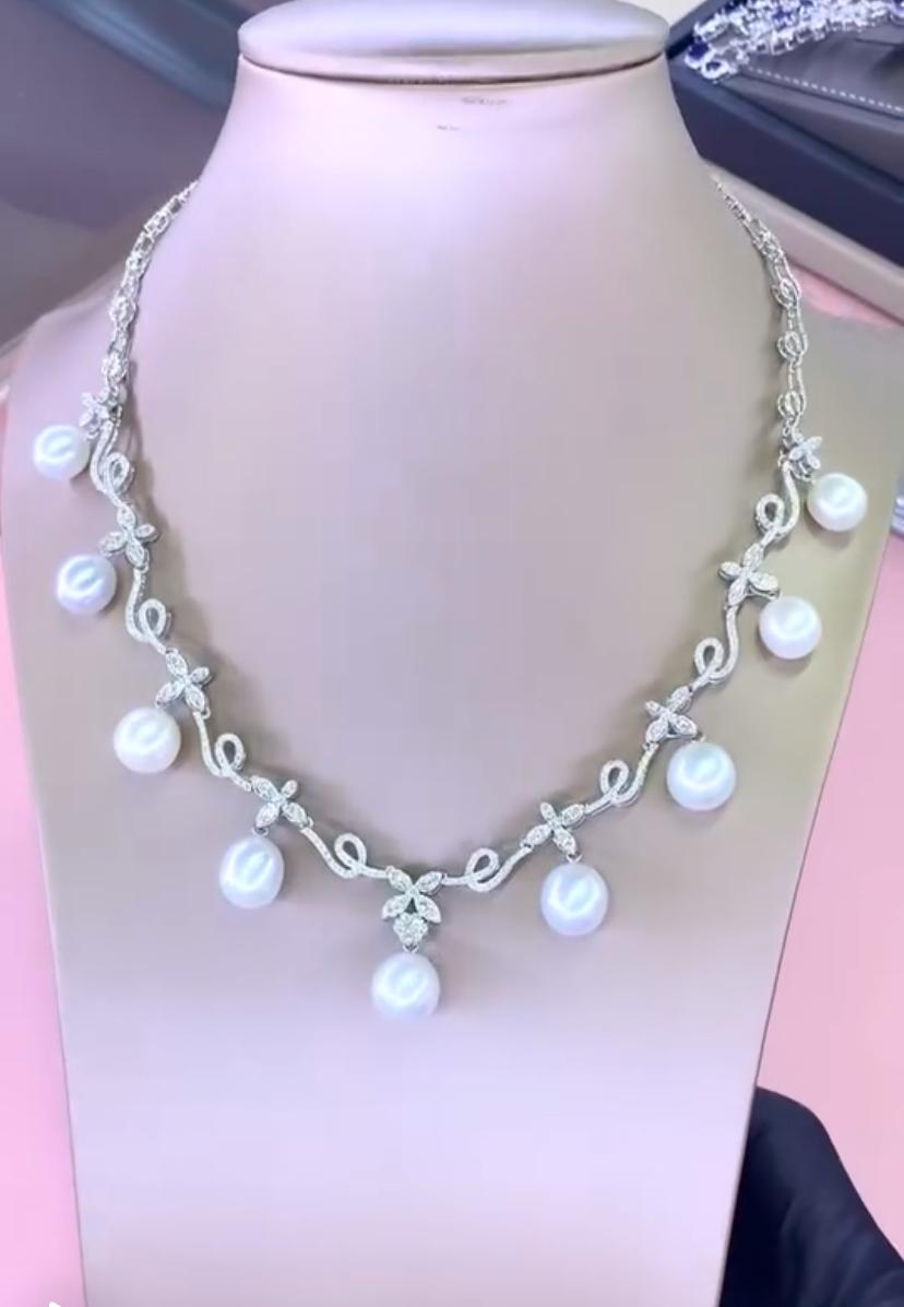 Donna Collana in oro 18 carati con perle dei mari del sud certificate GIT e 3,20 carati di diamanti in vendita