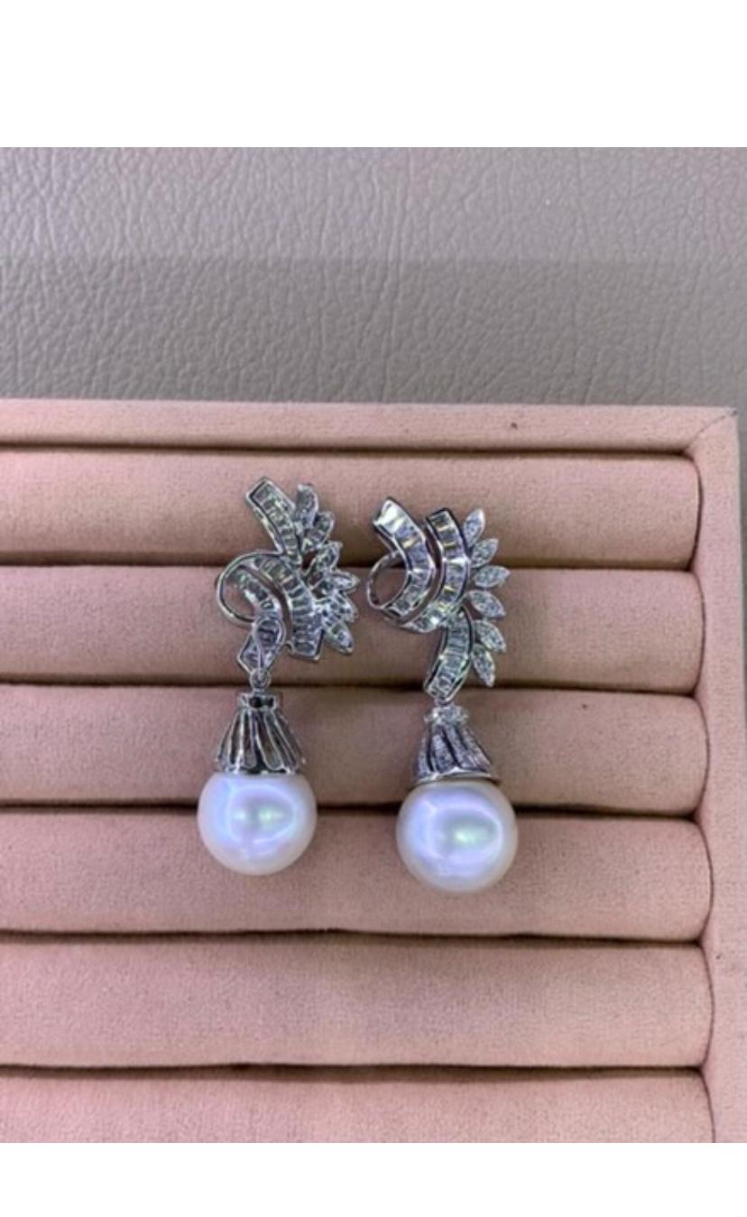 Donna Orecchini in oro 18K con perle dei mari del sud certificate GIT e diamanti da 4,00 carati in vendita