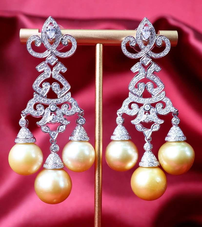 GIT zertifiziert Südseeperlen 4,40 Karat Diamanten 18k Gold Ohrringe (Rundschliff) im Angebot
