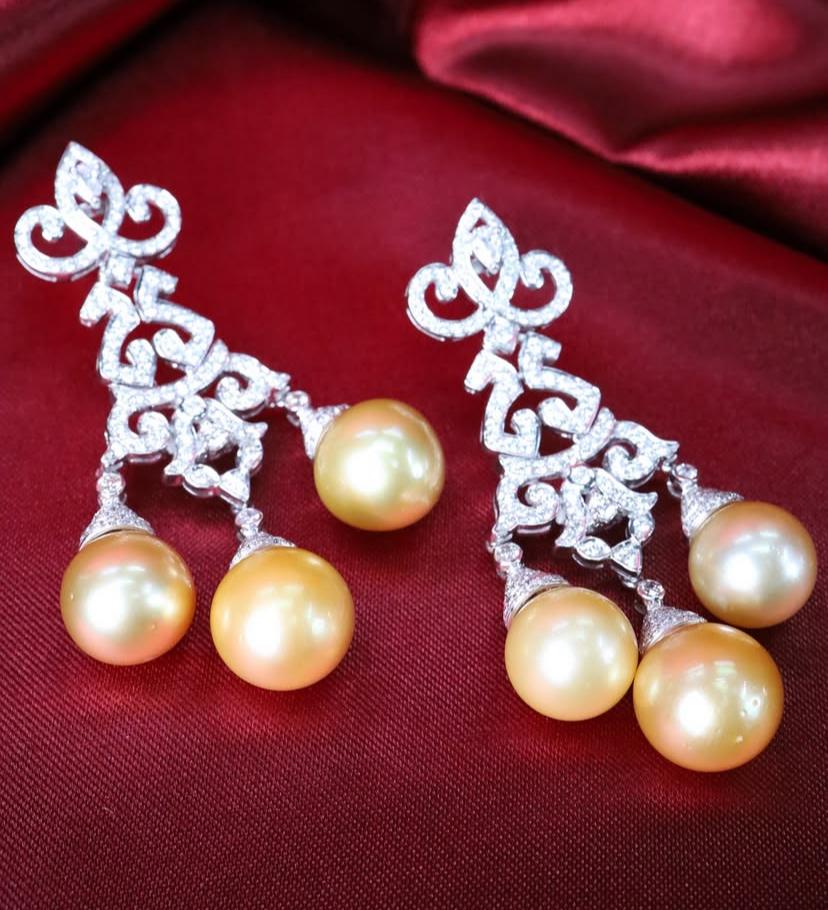 GIT zertifiziert Südseeperlen 4,40 Karat Diamanten 18k Gold Ohrringe im Angebot 1