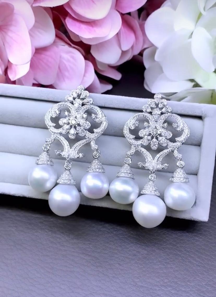 An incredible lustrous South Sea Pearls and Diamonds earrings.
The intricate craftsmanship and vibrant pure white color make these earrings a truly special and eye-catching piece of jewelry.
South Sea Pearls exude elegance and charm, their timeless