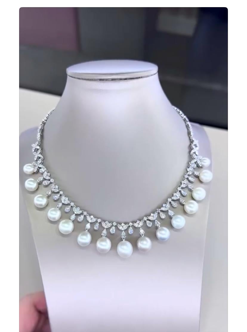 Collana in oro 18 carati con perle dei mari del sud certificate GIT e 6,50 carati di diamanti in vendita 1