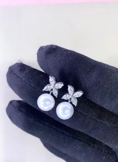 Contemporary 18K Gold South Sea Pearl and Diamond Drop Earrings