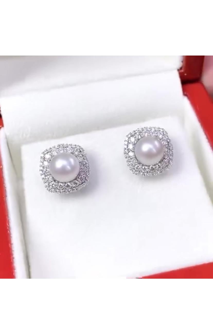 Round Cut GIT Certified South Sea Pearls  Diamonds 18k Gold Earrings For Sale